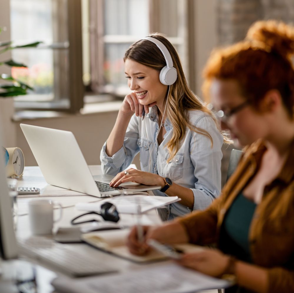 Personnes utilisant l'outil collaboratif du quotidien